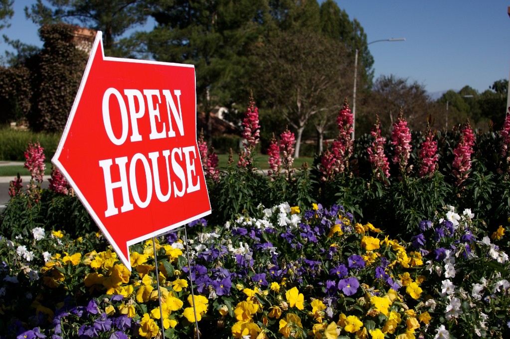 Open house real estate sign